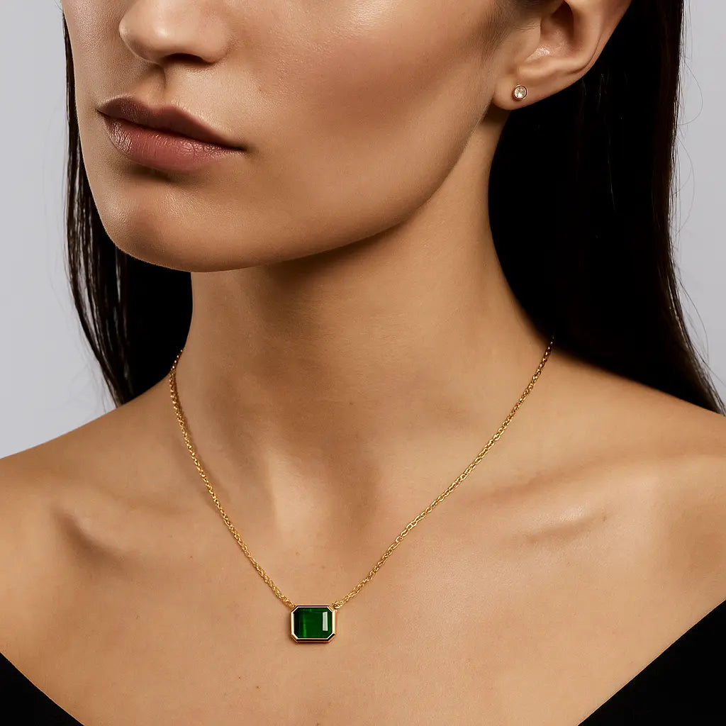 Regal Emerald Necklace Aurebravur