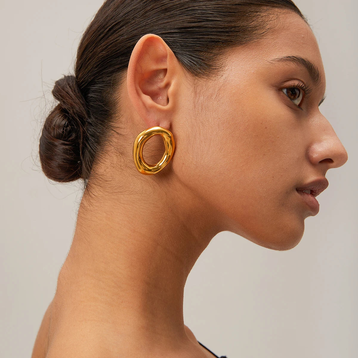The Sculpted Twist Hoops | 18k Gold PVD Stainless Steel