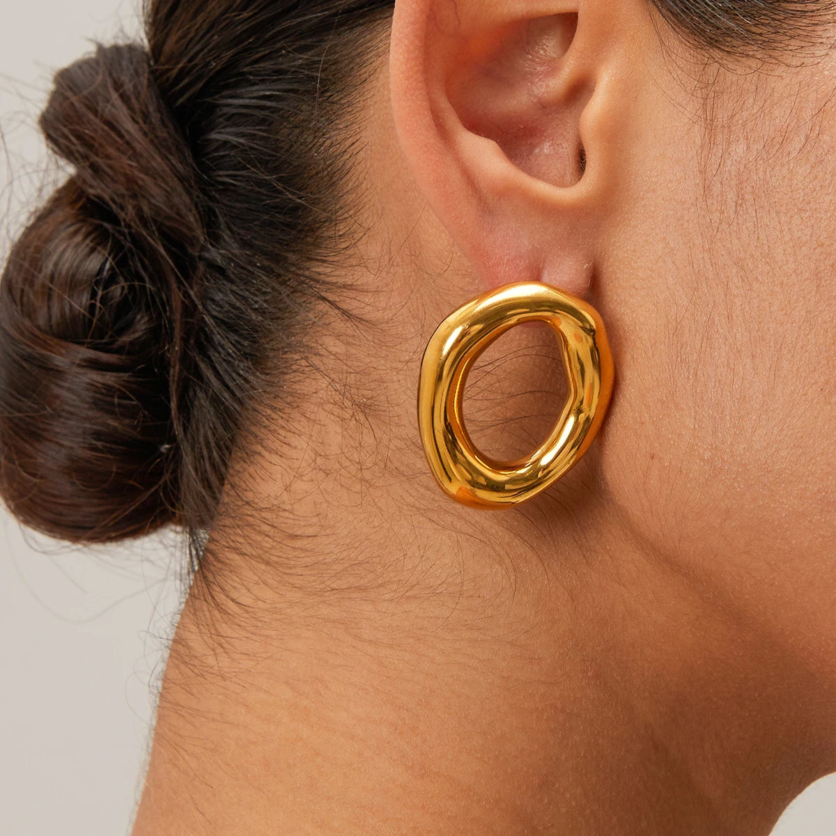 The Sculpted Twist Hoops | 18k Gold PVD Stainless Steel