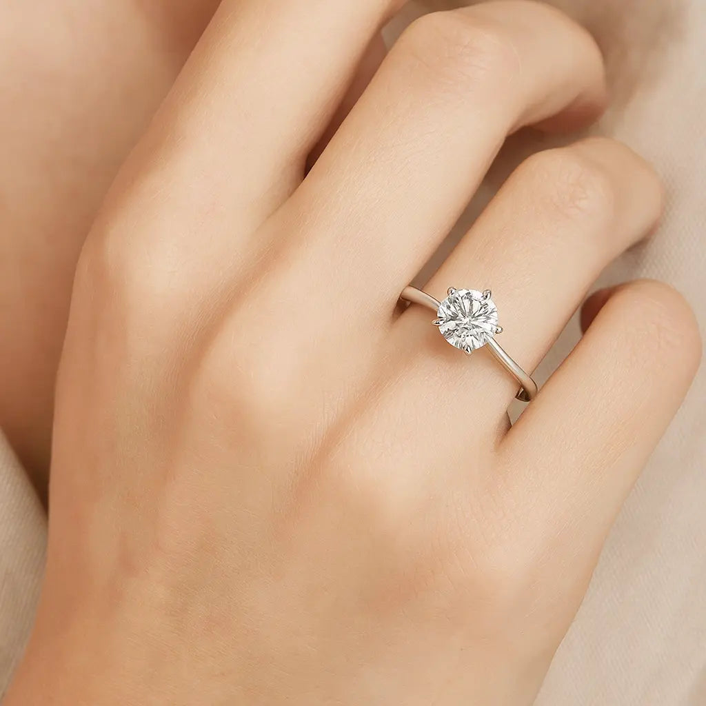 Eterna Poise Moissanite Ring Aurebravur