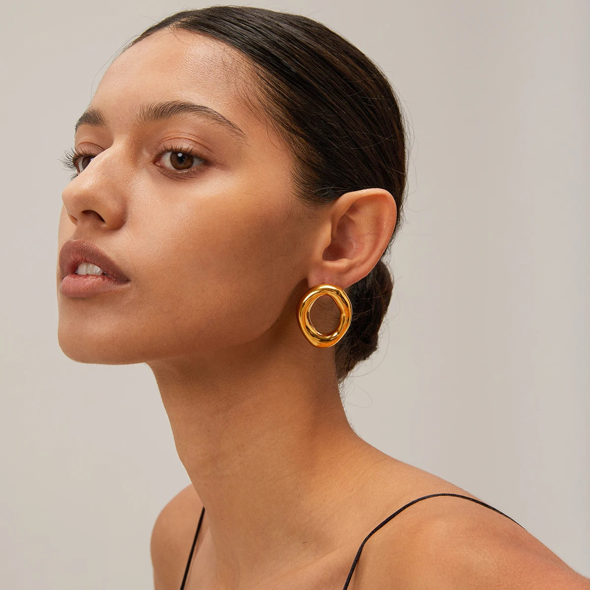 The Sculpted Twist Hoops | 18k Gold PVD Stainless Steel