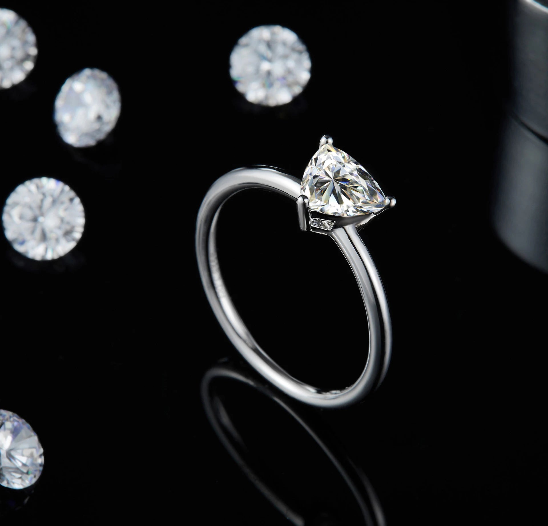 The Heartline Ring | 1.00ct Moissanite & Sterling Silver