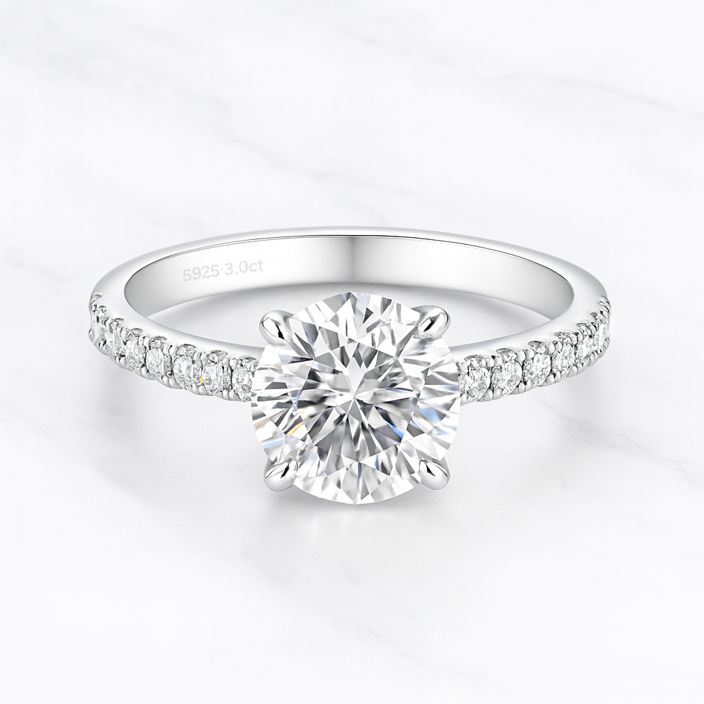 Clásica Eterna – Sortija en Plata 925 con Moissanite Lab Diamond